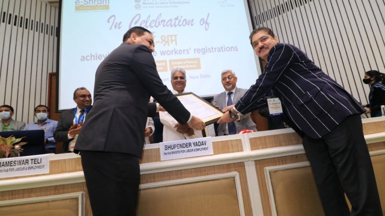 Delhi Government awarded by Union Ministry of Labour & Employment for e-Shram registrations